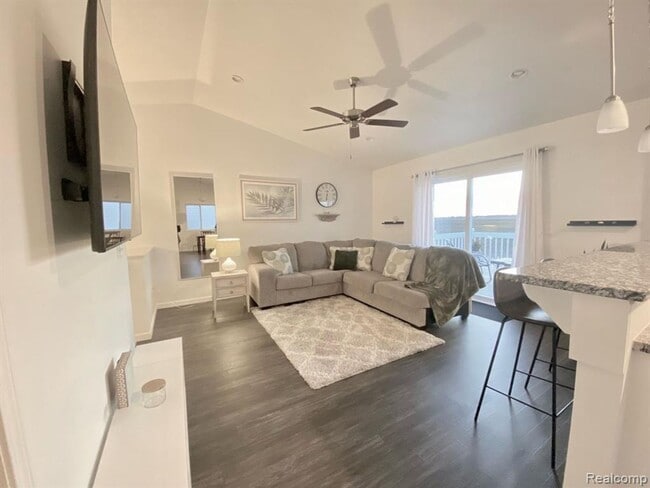 Foto del edificio - 1734 Burr Pond Ln
