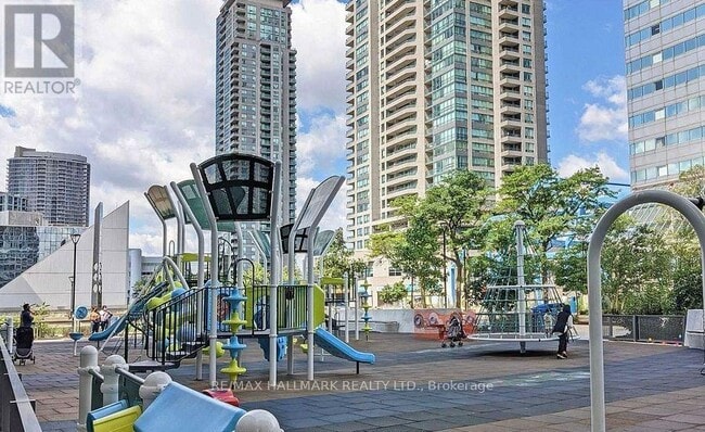 Building Photo - 60 Town Centre Court