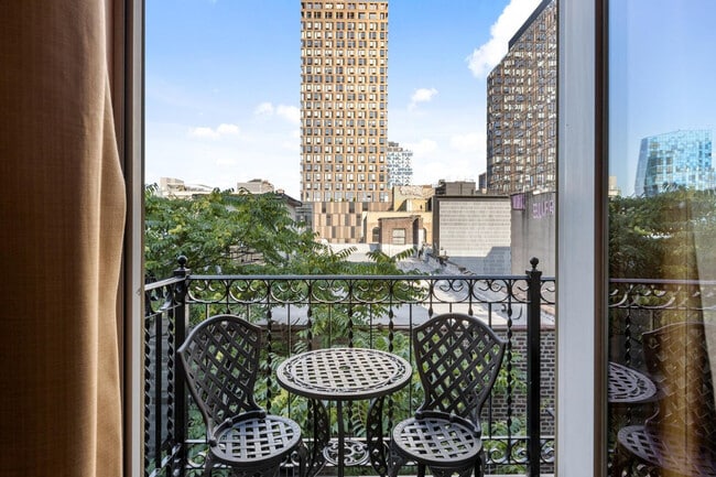 Building Photo - 100 Orchard St