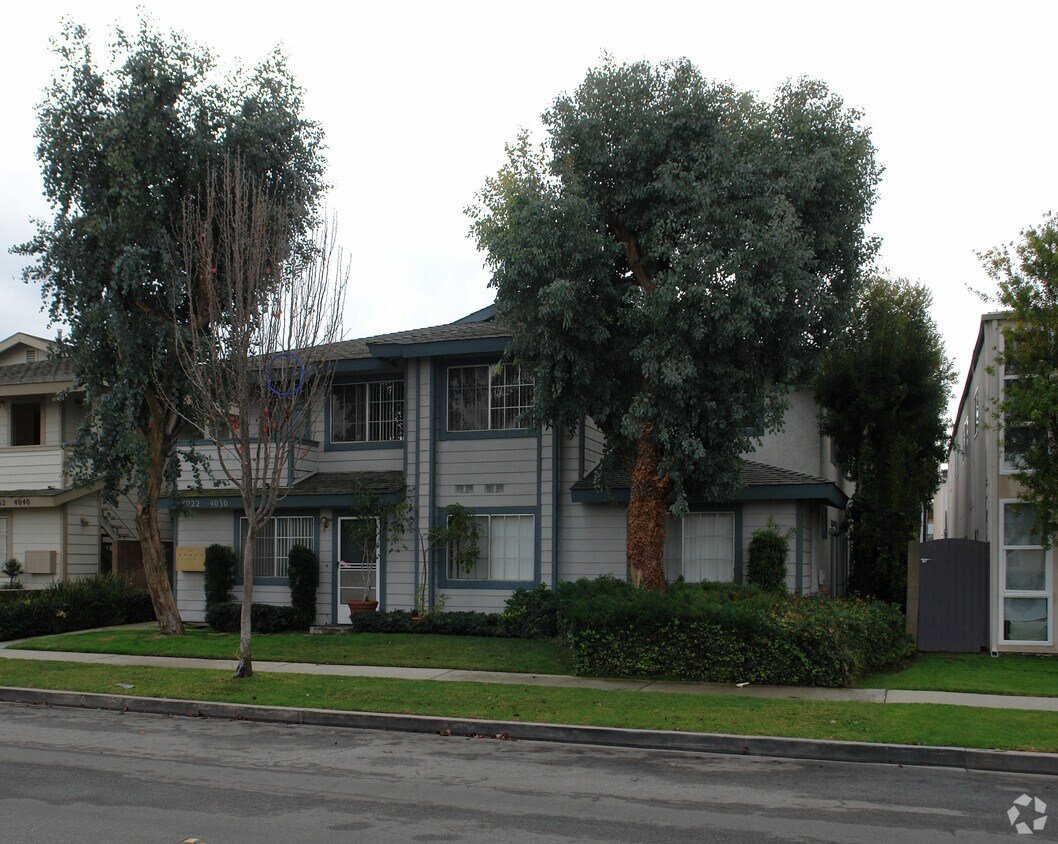 Primary Photo - 4022-4030 Howard Ave