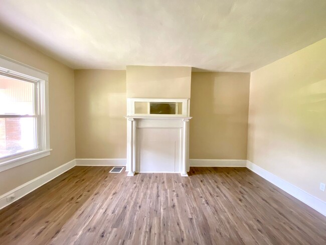 Building Photo - Charming 2-Bedroom Townhome with Central A...