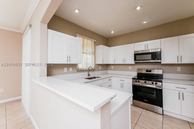 Foto del edificio - 8013 NW 198th St