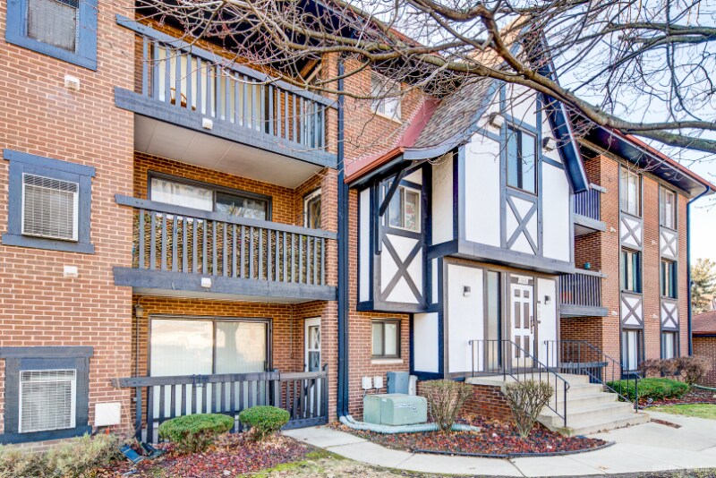 13615 Royal Ct Unit 303, Crestwood, IL 60418 Condo for Rent in