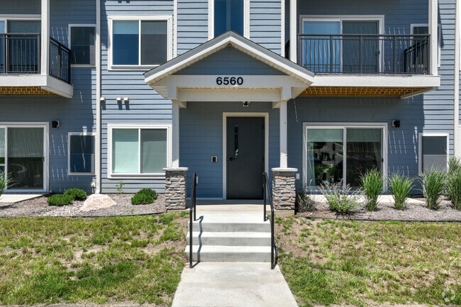 Apartment Entrance - The Lodge at Overland