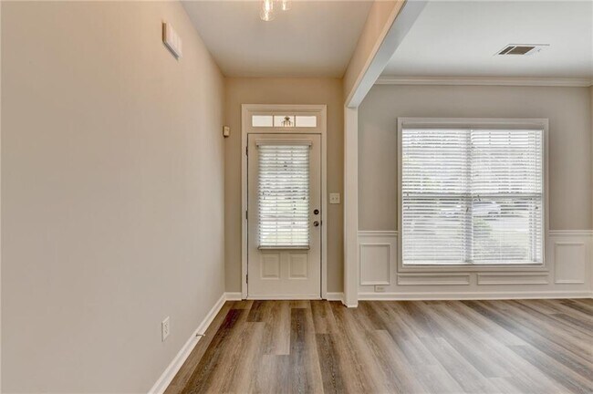 Building Photo - 2208 Staunton Dr NW