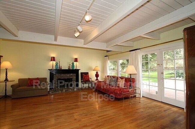 Foto del edificio - 22022 49th Ave SE