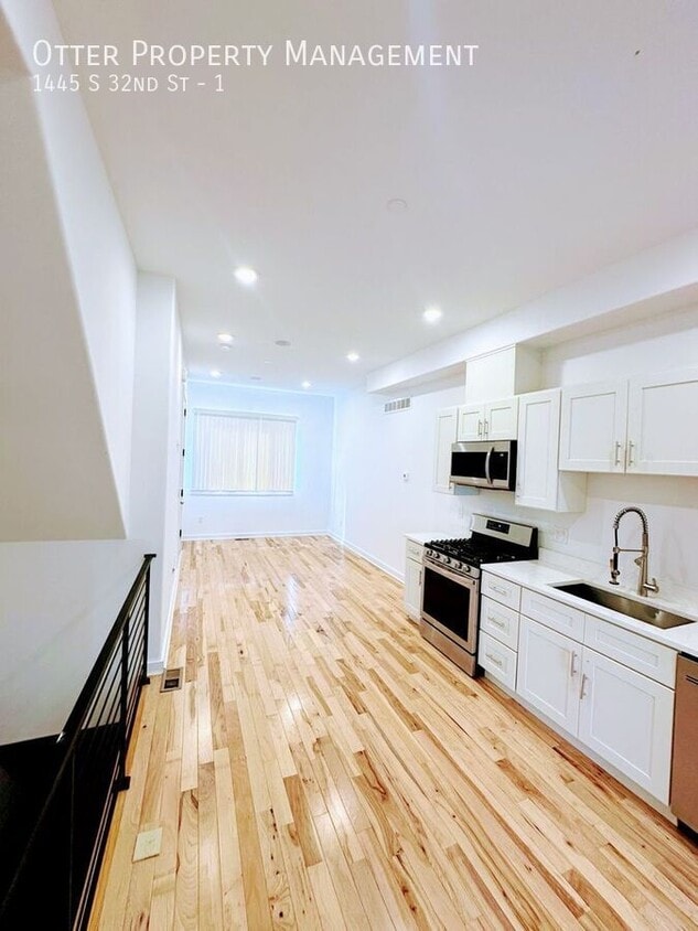 Primary Photo - 1445 S 32nd St