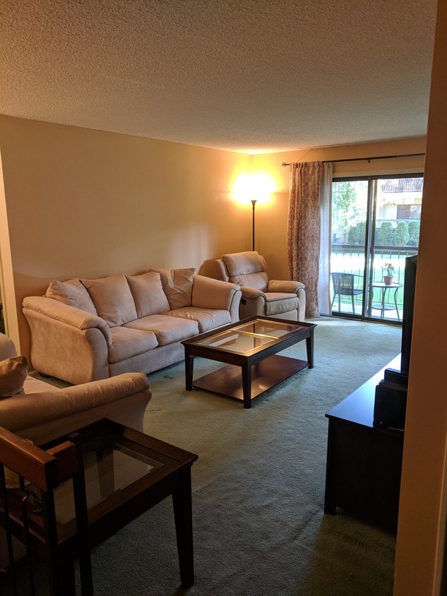 living room - 1150 W St Georges Ave