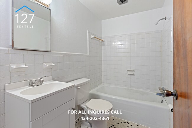 Foto del edificio - Comfortable & Convenient 1-Bedroom Apartment in Prime Lynchburg Location!