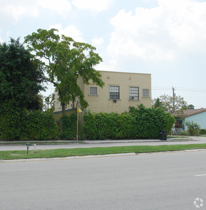 Building Photo - 1634 SW 4th Ave