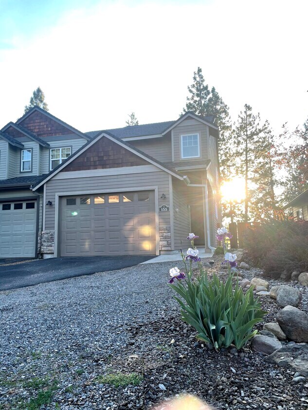155 S Timber Pine Pl, Sisters, OR 97759 Townhome Rentals in Sisters
