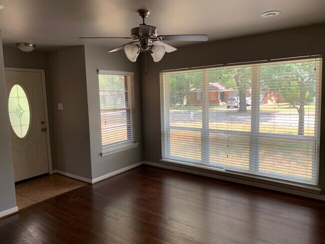 Building Photo - 508 Ridgedale Dr