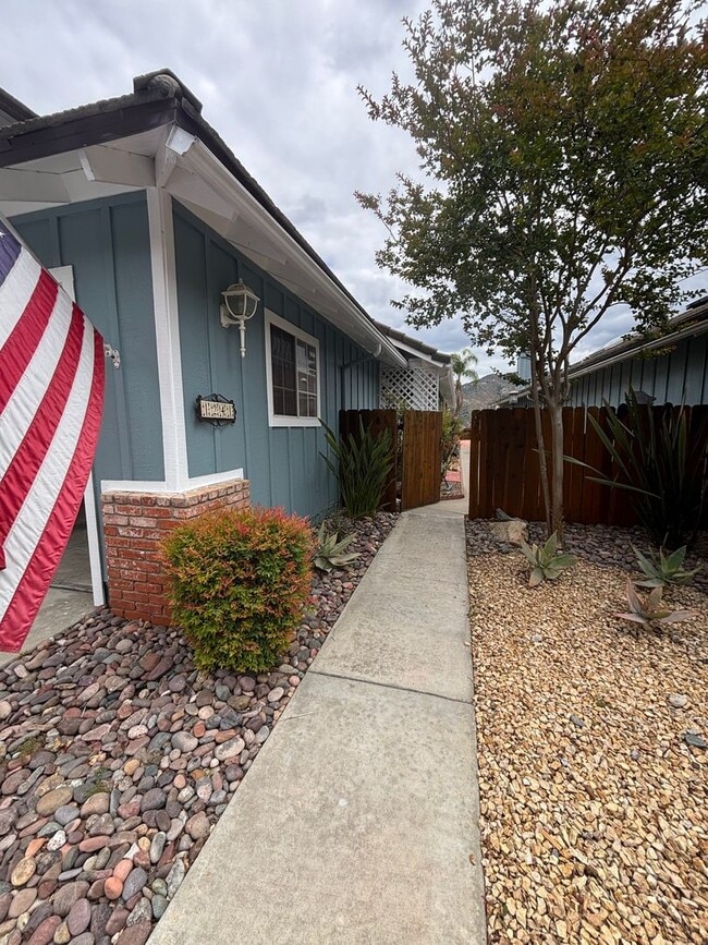 Building Photo - 2 Bedroom 2 Bathroom Condo Living in Great Community Located At West Village Of Singing Hills HOA.