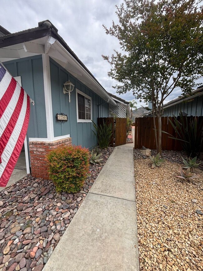 Foto del edificio - 2 Bedroom 2 Bathroom Condo Living in Great Community Located At West Village Of Singing Hills HOA.