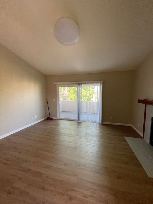 Building Photo - Great  Woodbridge Townhome!!