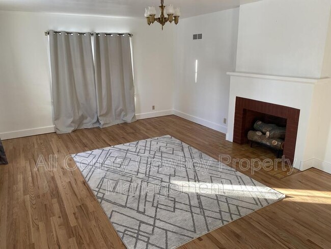 Foto del edificio - 819 E Lewis St