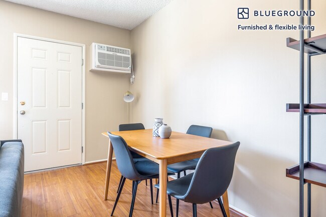 Foto del edificio - 14355 Huston St