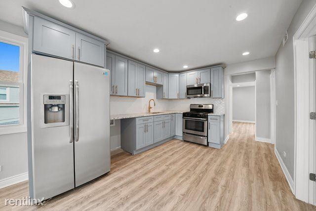 Building Photo - 3 br, 1 bath Condo - 3807 W Eddy St Unit 2