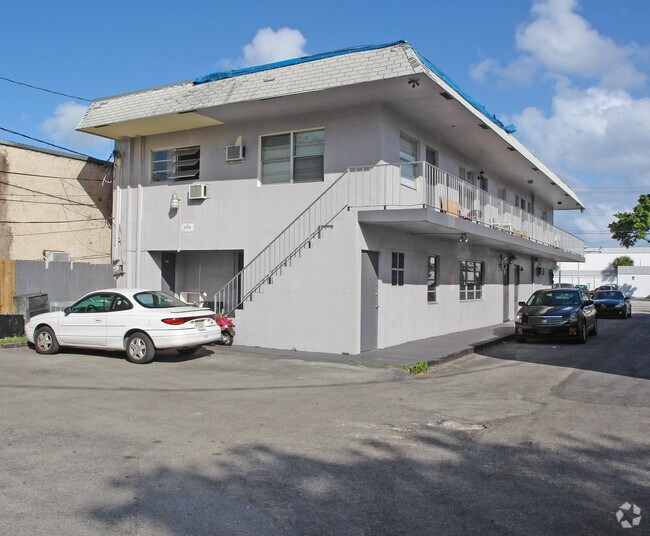 Building Photo - 4021 N Andrews Ave