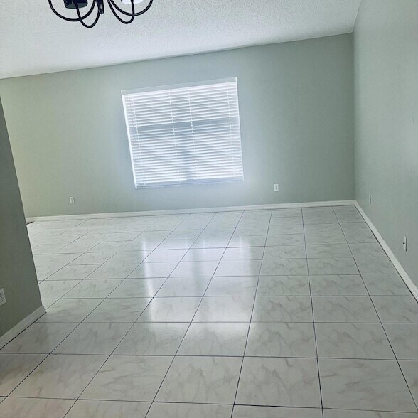 Foto del edificio - 6911 NW Dorothy St