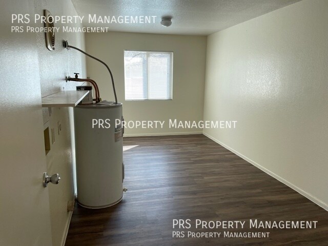 Foto del edificio - AVAILABLE NOW!!