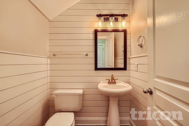 Building Photo - 303 Trillium St NW