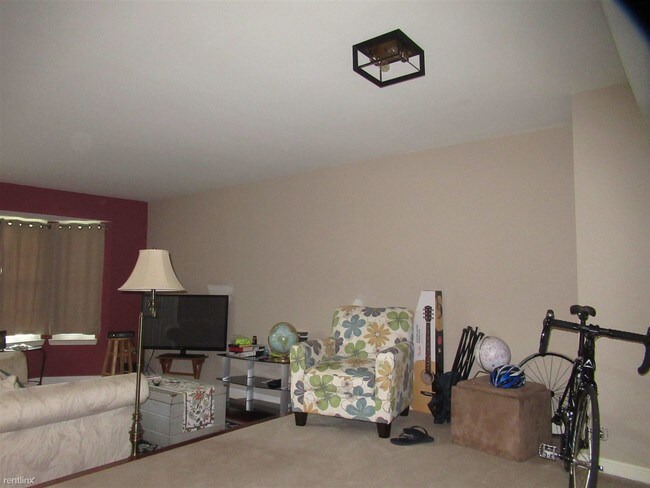 Building Photo - 3 br, 3 bath House - 530 Westside Blvd