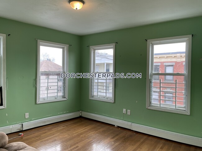 Building Photo - 102 Intervale St