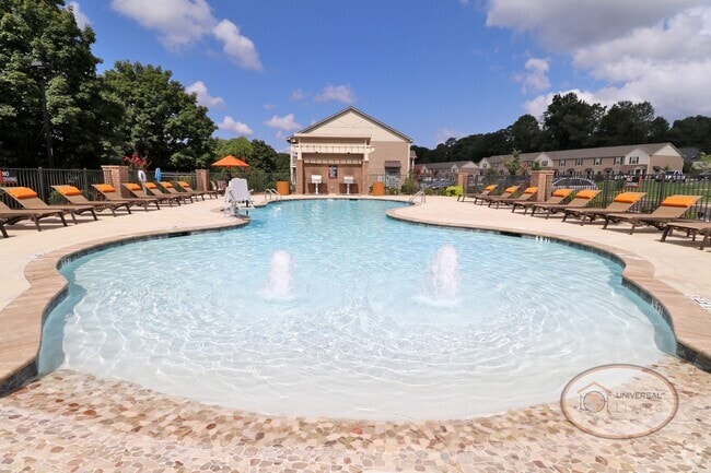 Zero-Entry Pool - Universal at Lakewood
