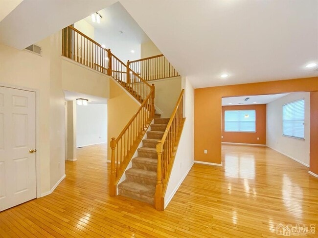 Building Photo - 48 Berkshire Way
