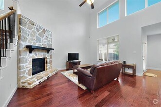 Building Photo - 2633 Sunstar Dr