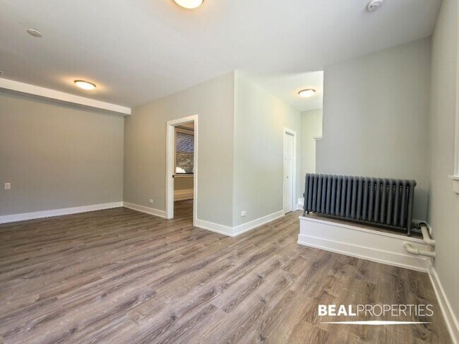 Building Photo - 1 bedroom in CHICAGO IL 60625