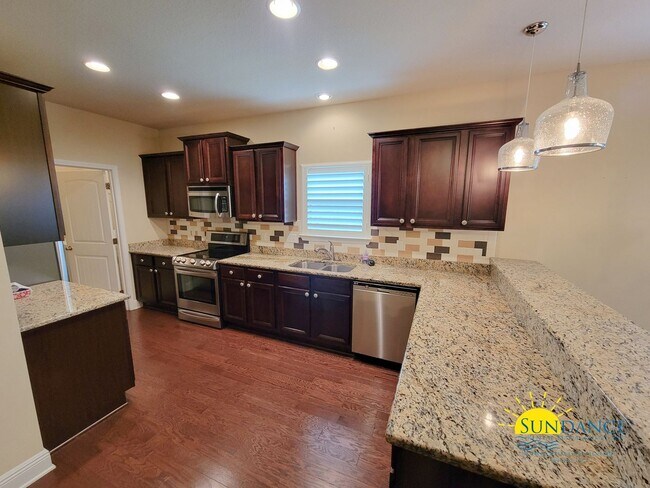 Building Photo - Stunning 4 bedroom located in the desirabl...