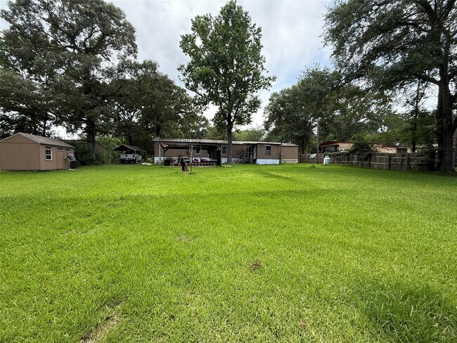 Foto del edificio - 11928 Hairston Dr
