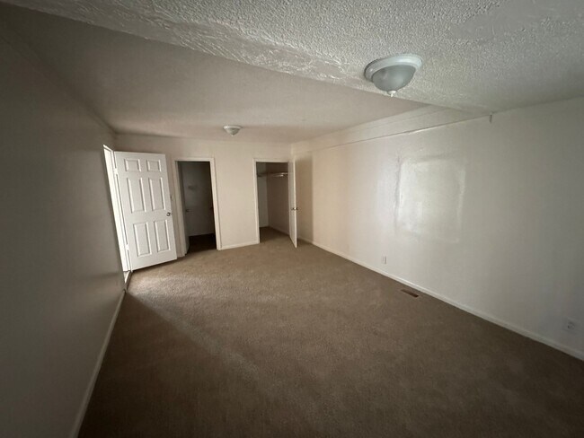 Foto del edificio - 3082 Somerset Dr