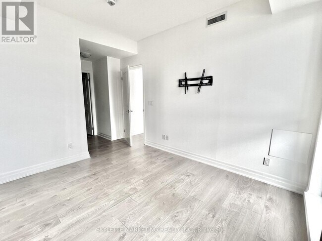 Building Photo - 8 Rouge Valley Dr W