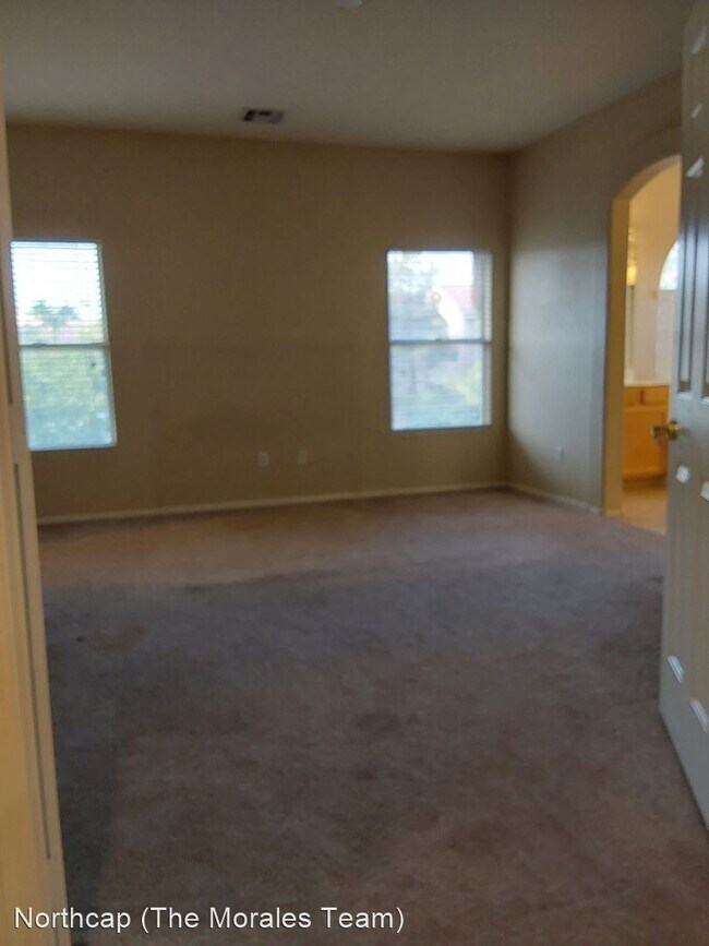 Building Photo - 4 br, 2.5 bath House - 6023 Fidenza Ave