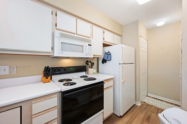 Building Photo - 342 Pinehurst Ln