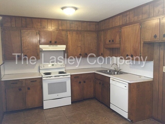 Building Photo - 2213 Linda Ln