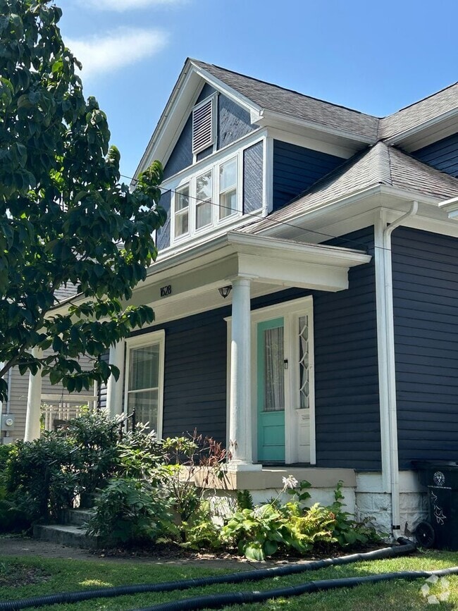 Building Photo - 1628 Fernwood Ave