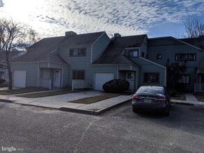 Building Photo - 14 Glenwood Dr