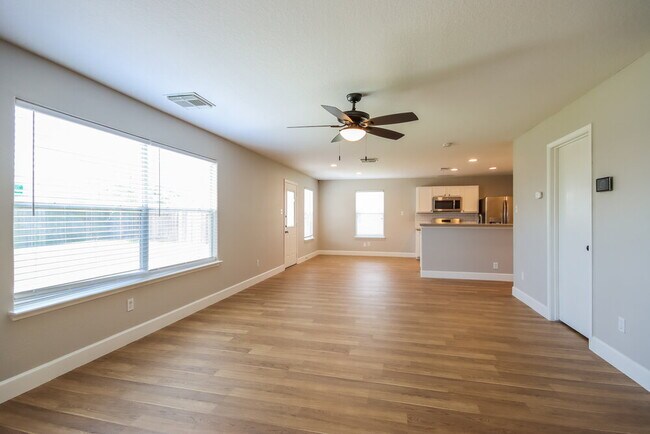 Foto del edificio - 8715 Sunset Pond Dr