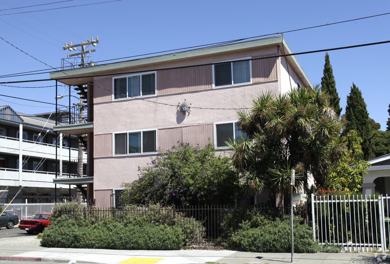 Building Photo - 2905 Bona St