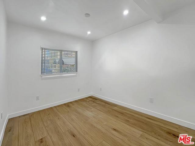 Foto del edificio - 215 W Plymouth St