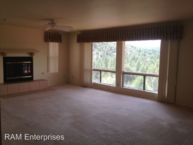 Building Photo - 1380 Solar Heights Dr
