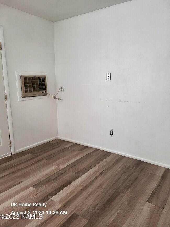 Foto del edificio - 1310 E 3rd St