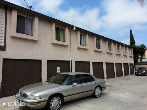 Building Photo - 921 E 10th St