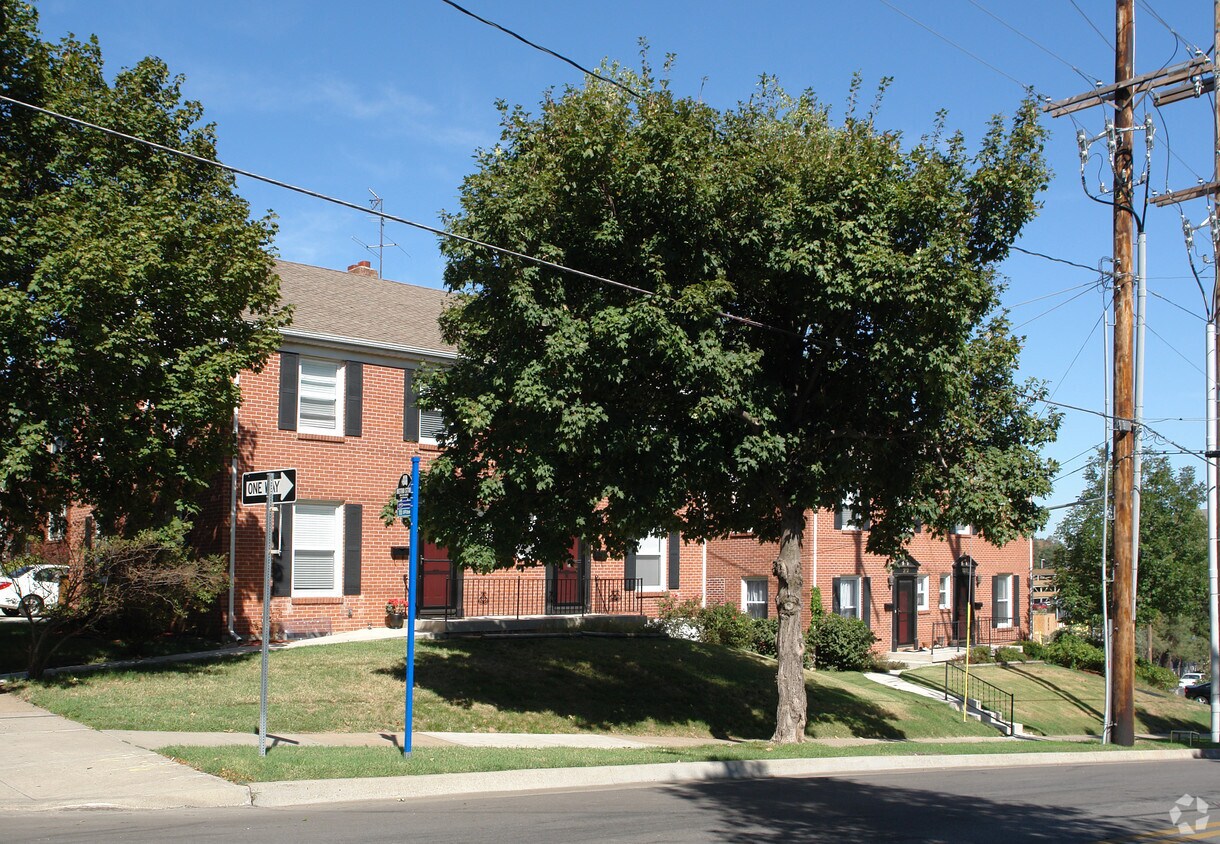 Building Photo - 200-222 E 51st St