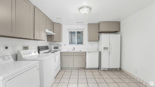 Building Photo - 434 S 700 W