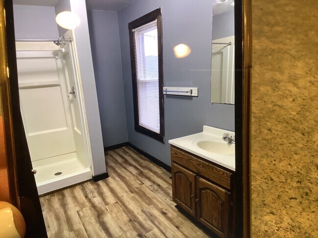 Foto del edificio - 356 E Court St